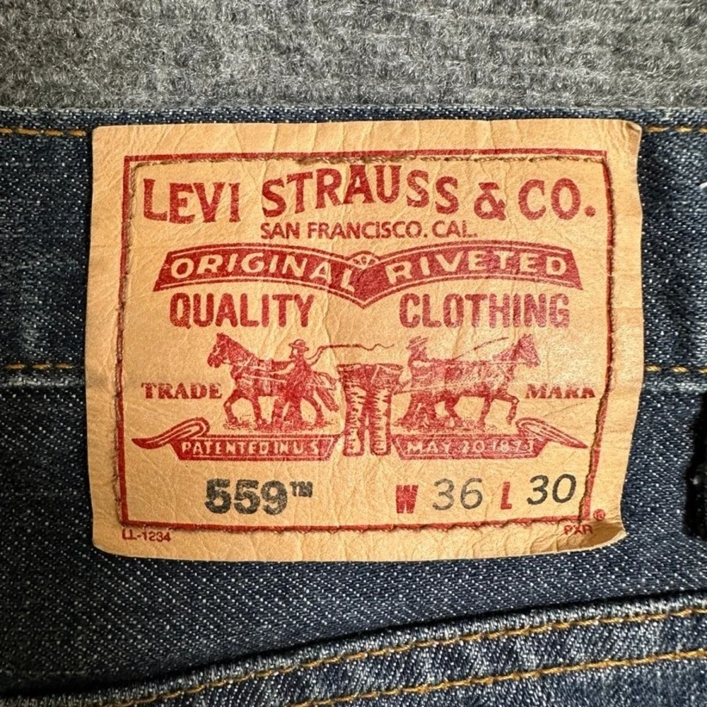 Levis 559 Relaxed Straight Jeans Mens 36x30 Dark Wash Blue Denim 100% Cotton